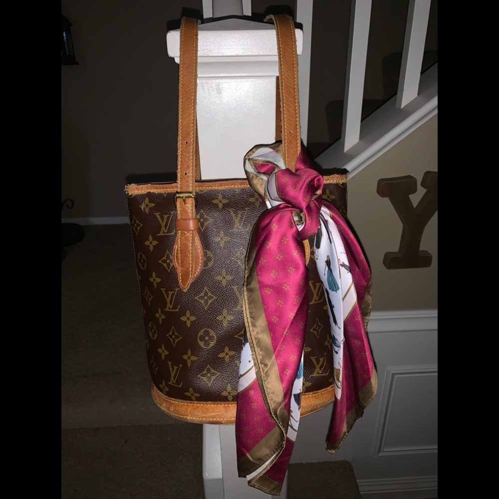 Vuitton petit bucket bag